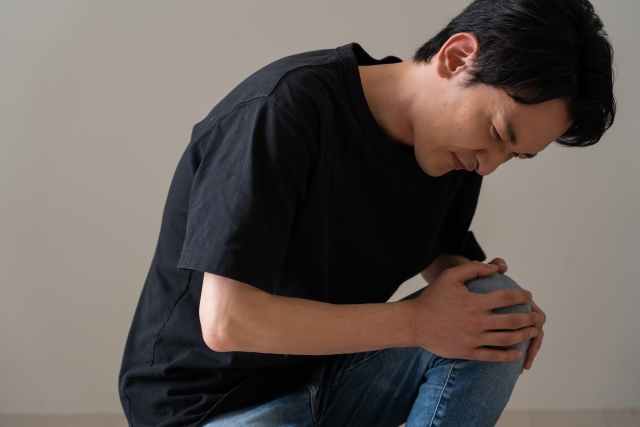 膝の痛みに悩む方のイメージ 新松戸整形外科リハビリテーションクリニック